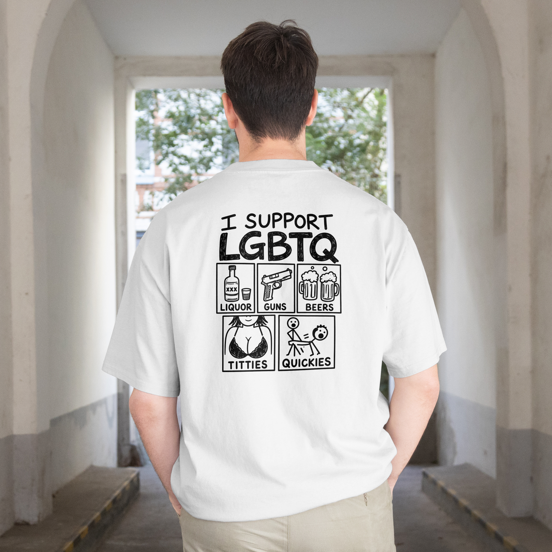 LGBTQ T-shirt med det viste design set forfra